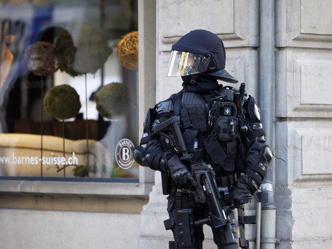 Parcours de la manif genevoise validé et policiers identifiables