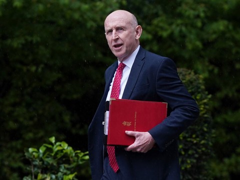 Le ministre britannique de la Défense John Healey démissionne