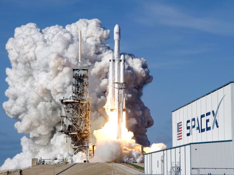 SpaceX prêt à un décollage historique à Wall Street