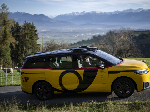 Feu vert aux taxis autonomes de CarPostal en Suisse orientale