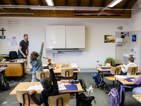 L'enseignement des langues nationales doit être encadré