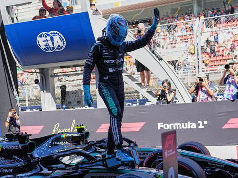 George Russell en pole devant Hamilton