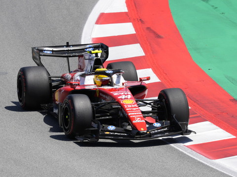 F1: Hamilton gagne enfin au volant d'une Ferrari