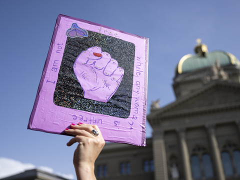 Grèves féministes: des milliers de personnes en Suisse alémanique
