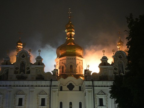 Ukraine: attaque massive sur Kiev - un joyau orthodoxe en feu