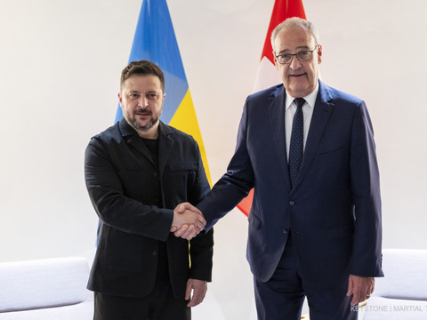 Guy Parmelin et Volodymyr Zelensky discutent à Genève