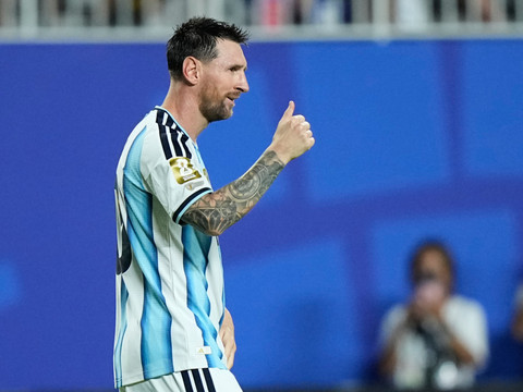 Messi, auteur d'un triplé, et l'Argentine régalent
