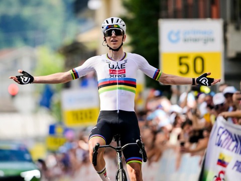 Tadej Pogacar assomme la course dès la première étape