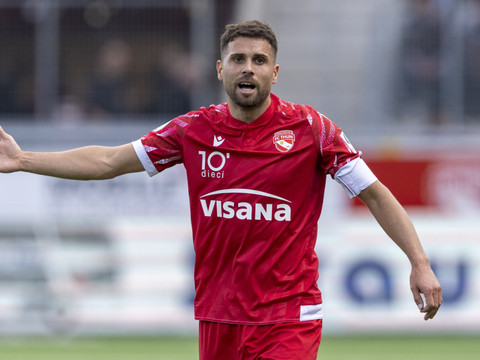 Leonardo Bertone signe à Lucerne