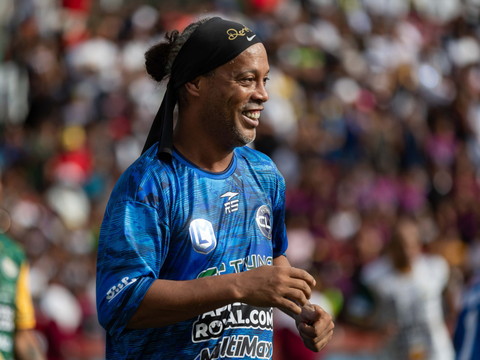 Ronaldinho en 3e division italienne, pour rejouer?