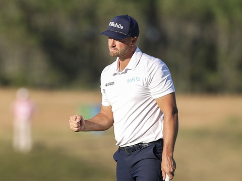 Clark toujours solide leader avant le dernier tour