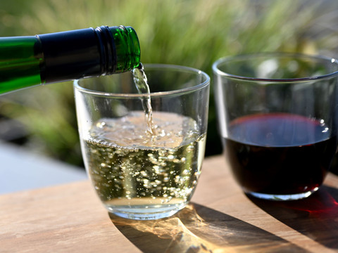 Nouvelles règles d'importation du vin sous le feu des critiques