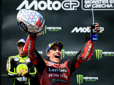 Marc Marquez remporte le Grand-Prix devant Ogura et Bagnaia