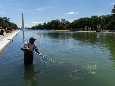 La rénovation d'un bassin cher à Trump prend l'eau