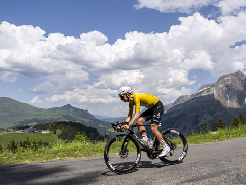 Pogacar fait coup double à Villars
