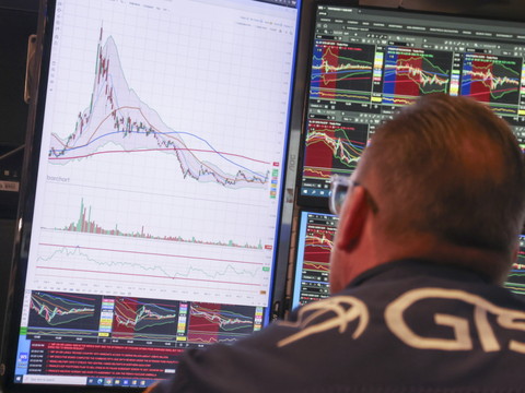 Pétrole: le Brent s'installe sous les 80 dollars le baril
