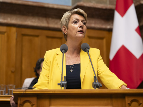 Karin Keller-Sutter reste ferme sur les fonds propres