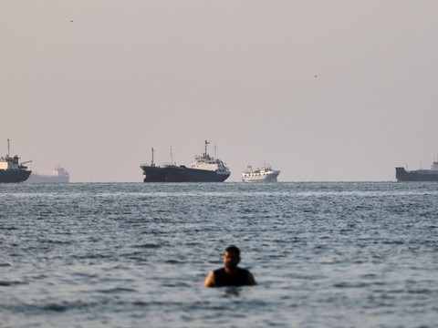 Début de l'évacuation des 11'000 marins bloqués à Ormuz