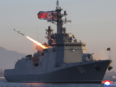 Des navires nord-coréens équipés d'armes nucléaires, annonce Kim