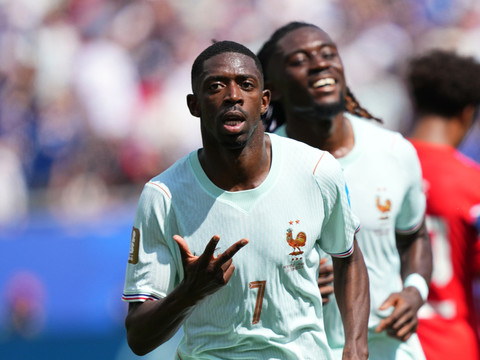 Dembelé offre la tête du groupe I à la France