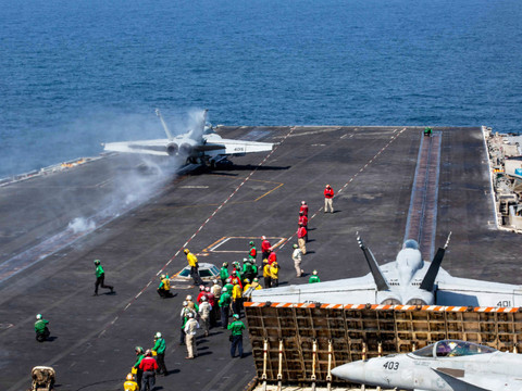 Washington répondra à toute attaque iranienne, avertit Vance