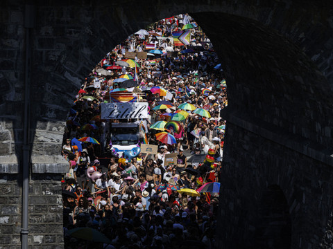 Lausanne: des milliers de personnes pour la Pride romande