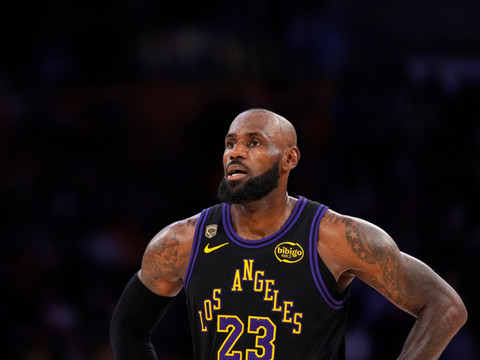 LeBron James va poursuivre sa carrière mais quitte les Lakers