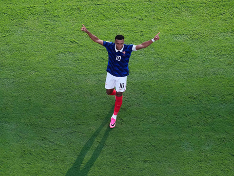 La France domine la Suède et file en 8es de finale