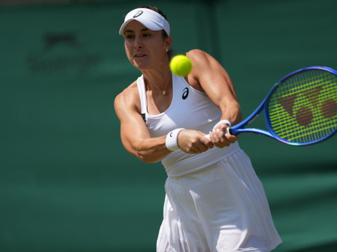 Belinda Bencic passe l'épaule difficilement