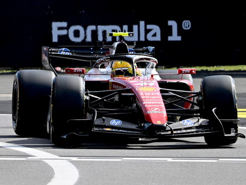 Lewis Hamilton en pôle pour le sprint devant son public