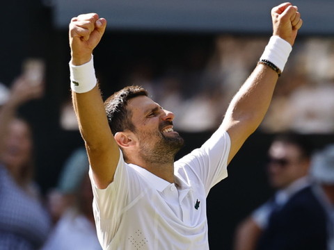 Djokovic égale le record de victoires de Federer à Wimbledon