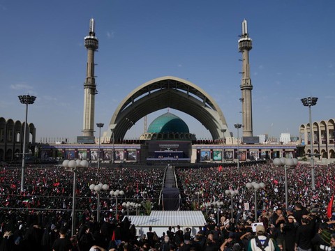 Des milliers d'Iraniens affluent aux funérailles de Khamenei
