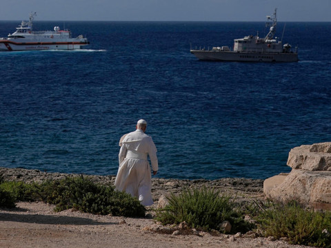 A Lampedusa, le pape exhorte l'Europe à agir pour les migrants