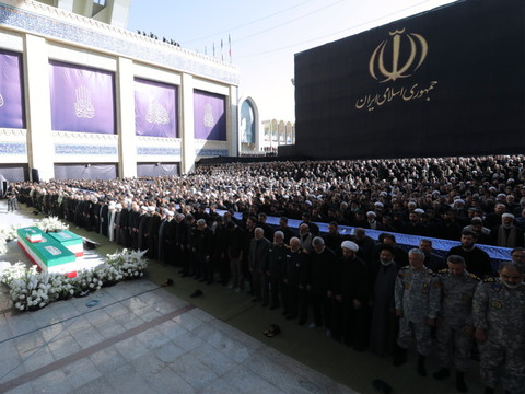 A Téhéran, grande prière pour les funérailles de Khamenei