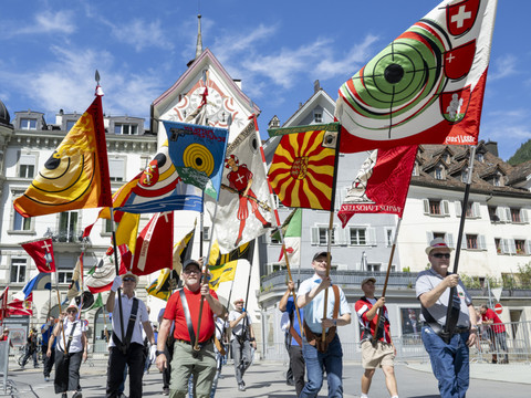 Des milliers de visiteurs à la Fête fédérale de tir aux Grisons