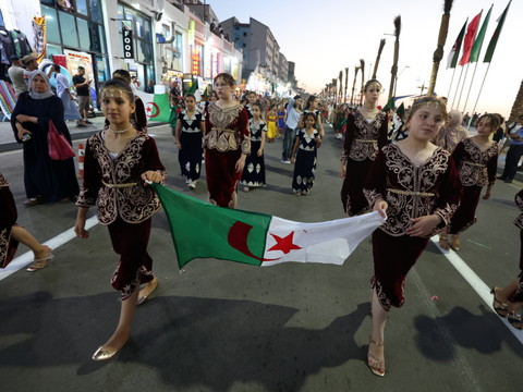 Législatives en Algérie: abstention record, le FLN en tête
