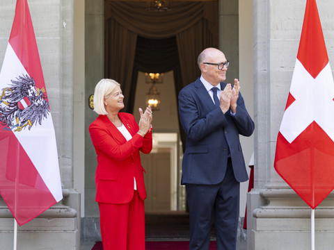 Martin Pfister parle défense avec son homologue autrichienne