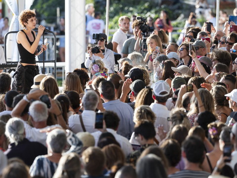Après son ascension à The Voice, Lady O atterrit à Montreux