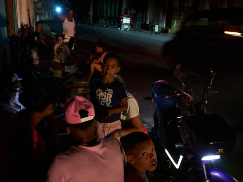 Cuba: le réseau électrique rétabli, mais les délestages persistent