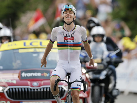 Tadej Pogacar écrase la concurrence dans le Tourmalet