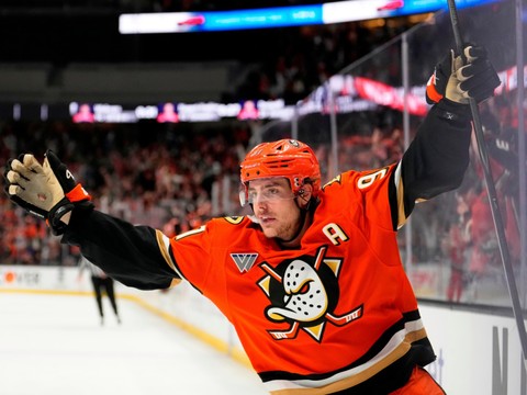 Leo Carlsson, l'homme qui vaut 18 millions, reste à Anaheim