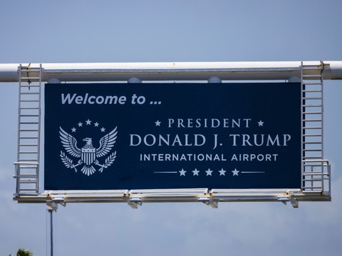 L'aéroport de Palm Beach porte désormais le nom de Donald Trump