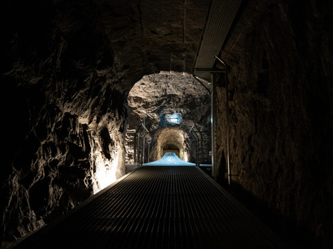 La forteresse du Gothard se mue en station de recherche lunaire