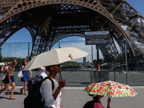 France: plus d'un tiers de la population en alerte canicule