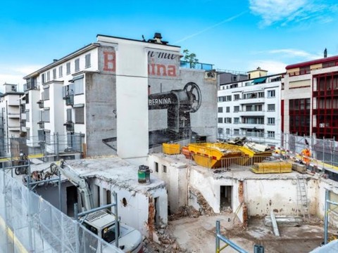 Zoug: la démolition d'une maison dévoile une publicité monumentale