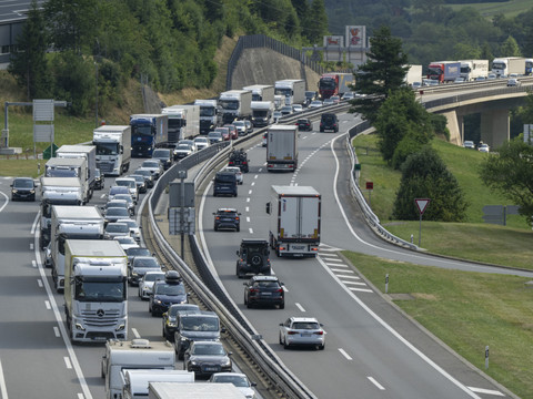 Trafic: 18 km de bouchon au portail nord du Gothard