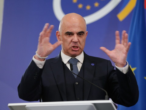 Alain Berset appelle la FIFA à protéger le football des pressions