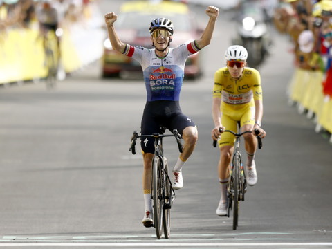 Evenepoel enlève la 15e étape, Vingegaard abandonne