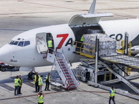 Cuba: Washington envoie un avion d'aide humanitaire