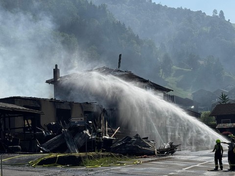Menuiserie ravagée par le feu dans le village de Witerschwanden/UR
